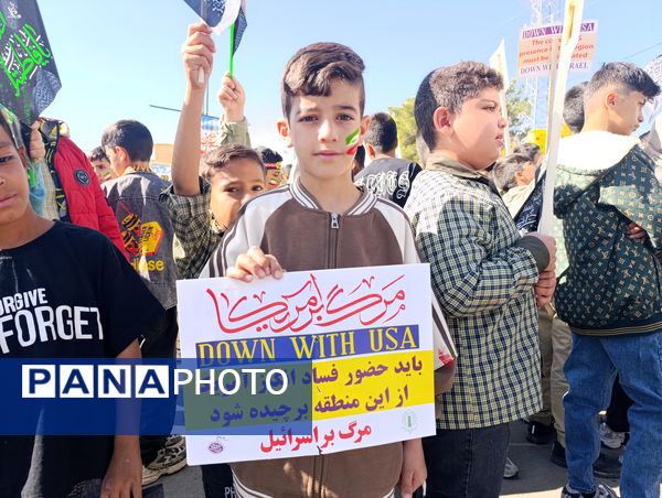 راهپیمایی یوم الله ۱۳ آبان در قادرآباد