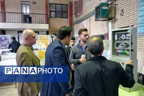 نمایشگاه دستاوردهای دانش‌آموزان هنرستان فنی حرفه‌ای‌ رباط‌کریم