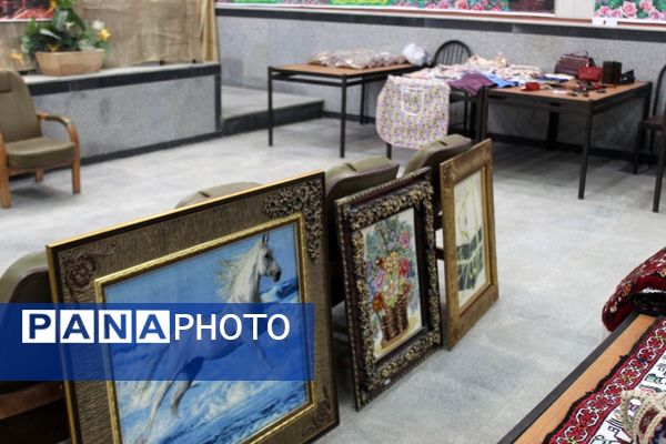 نمایشگاه صنایع دستی ملکان فرصتی برای دیدن و خرید آثار بومی