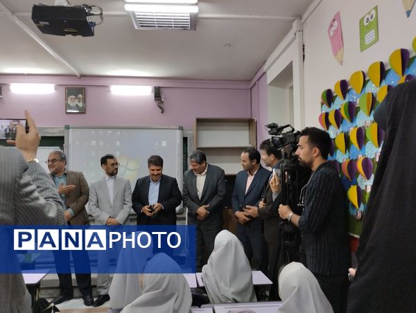 به صدا درآوردن زنگ سپاس‌ معلم در مدرسه شاهد شهید ناصری