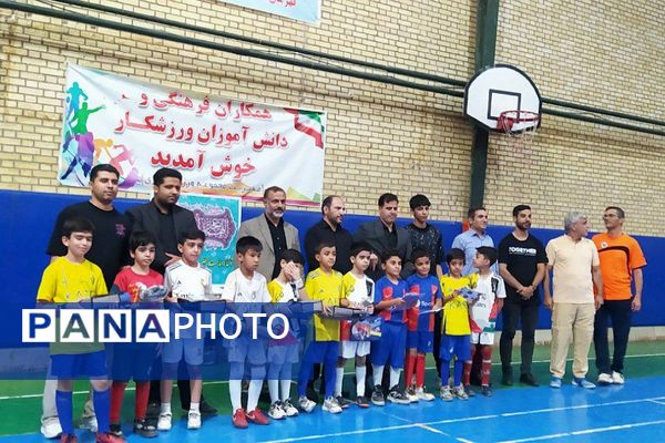پدر و پسر در میدان ورزش؛ شور و نشاط ورزشی در مدرسه علامه طباطبایی پیشوا
