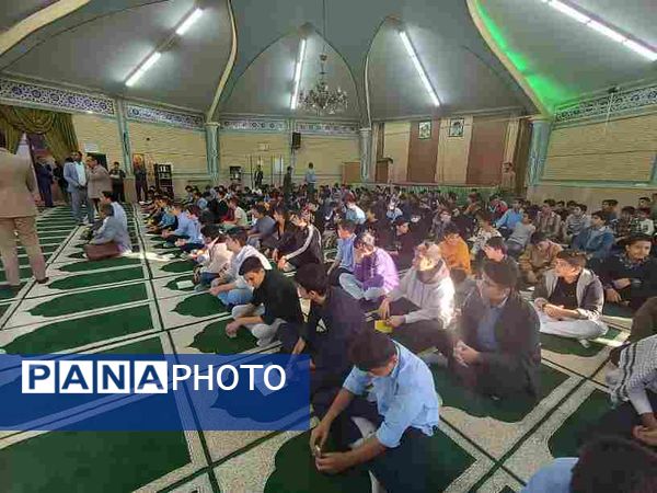  یادواره شهید و تقدیر از معلمان و دانش‌آموزان فعال در دبیرستان سما کاشمر