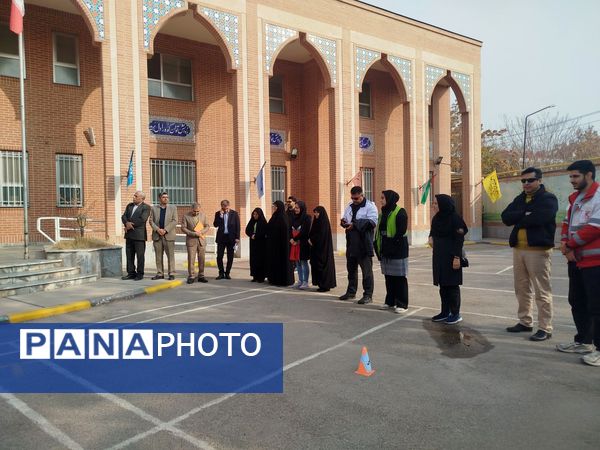 مانور سراسری زلزله در دبیرستان اعطایی ناحیه ۳ مشهد