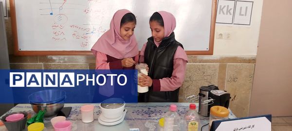 شیرینیِ دوستی اردوی دختران مهدیه در کارگاه شیرینی‌پزی کانون  امام خمینی(ره)