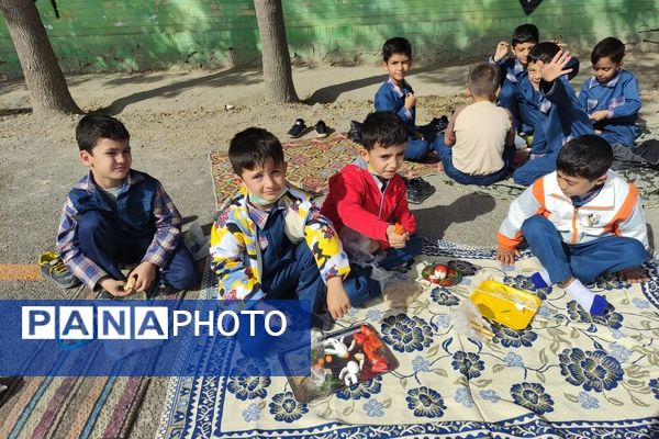 صبحانه سلامت در دبستان هیأت امنایی قرآنی مبین شهرستان شیروان