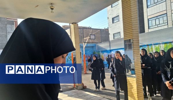 اولین مراسم صبحگاهی در دبیرستان فیاض کاشمر