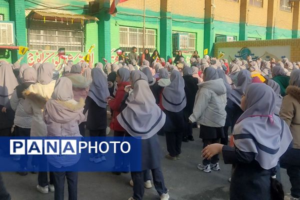 هنرهایی که نفس میکشند؛ با هنرمندی دانش‌آموزان دبستان امید بهارستان‌دو