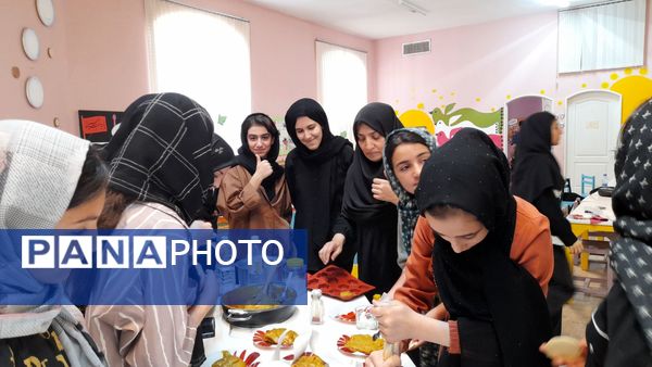 آموزش دوخت مقنعه و پخت و تزیین حلوا در کانون شماره 4 قم