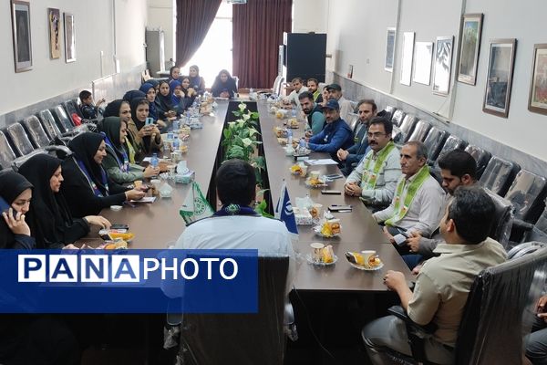 جلسه تقدیر از عوامل اجرایی همایش بزرگ یاوران مقاومت در کانون باهنر بجنورد