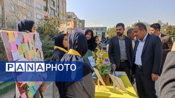 نمایشگاه پیمان مهر در دبیرستان آرمیتا مصلی نژاد