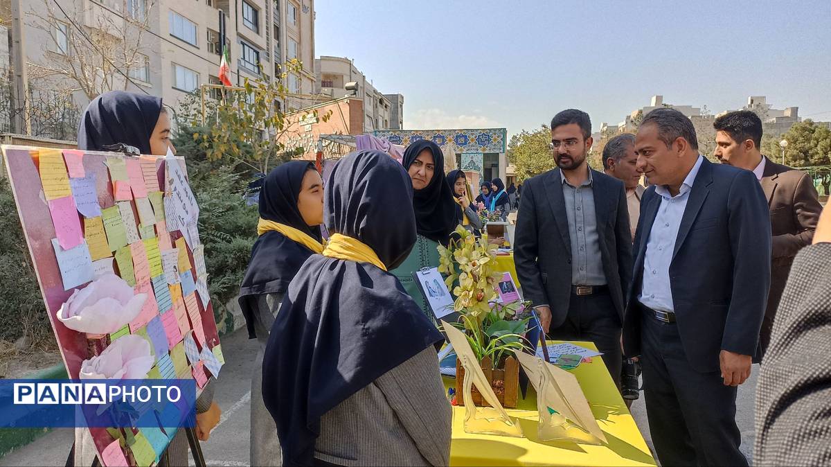 نمایشگاه پیمان مهر در دبیرستان آرمیتا مصلی نژاد
