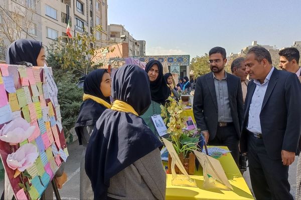 نمایشگاه پیمان مهر در دبیرستان آرمیتا مصلی نژاد