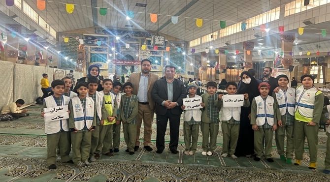 برگزاری نماز جمعه با حضور مدیریت اداره آموزش و پرورش پاکدشت