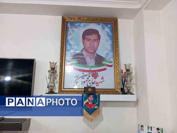 تجلیل دانش‌آموزان بندرعباسی از خانواده شهید در آستانه میلاد حضرت زهرا(س)