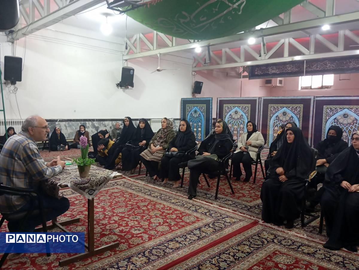 جلسه آموزش خانواده در دبیرستان دخترانه شهر آرا ۲