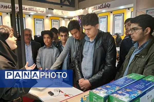 بازدید استانی دانش‌آموزان شهرستان‌های تهران از آخرین دستاوردهای نانو در سالن خلیج فارس