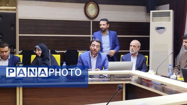 نشست هم‌اندیشی اساتید قرآنی با مسئولان وزارت آموزش و پرورش در تبریز