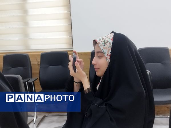نشست مدیرکل اداره نوسازی مدارس استان اصفهان با دانش‌آموز خبرنگاران پانا 