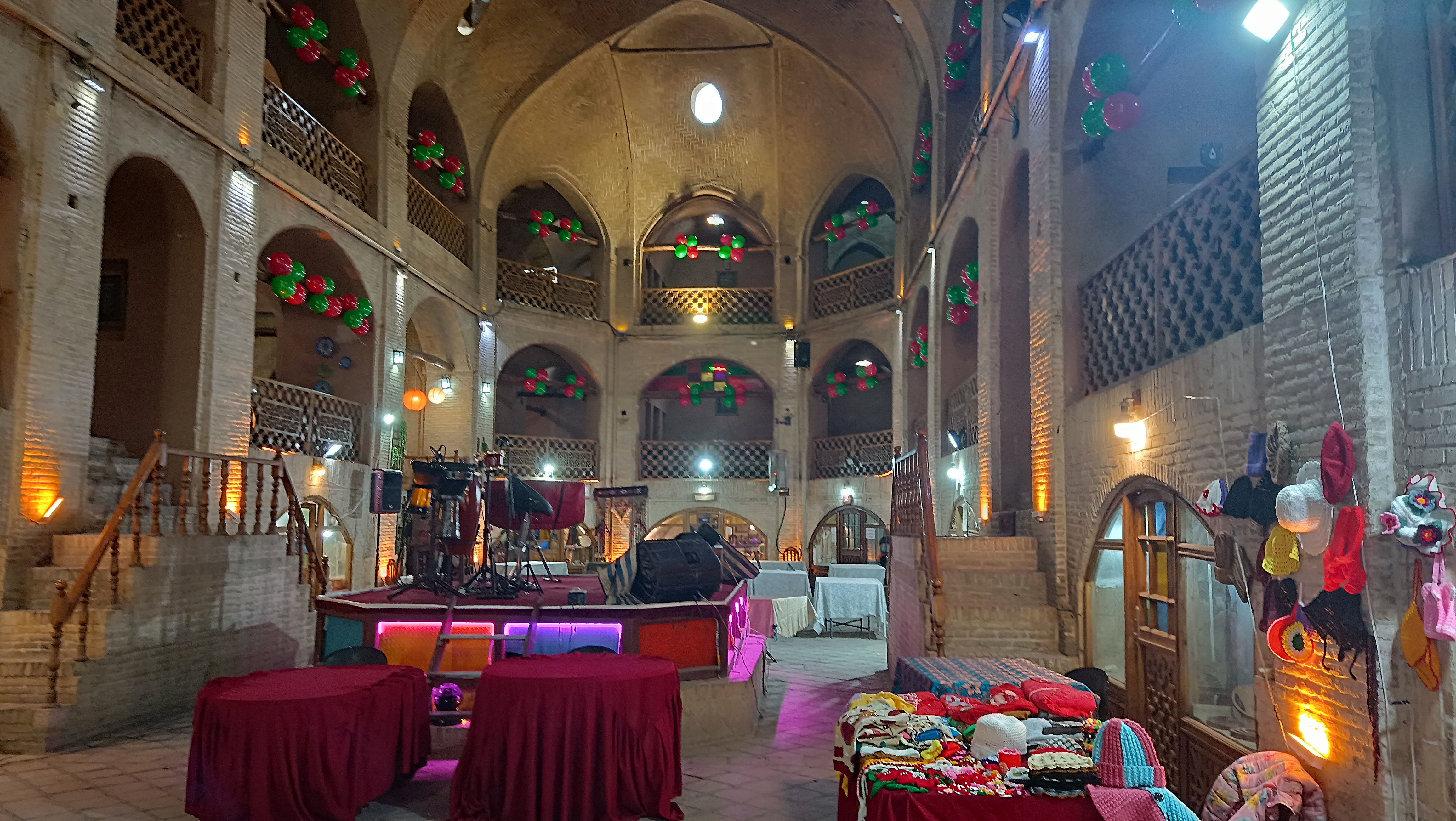 یلدا، بهانه‌ای برای گردهمایی در کنار اصالت ایرانی 