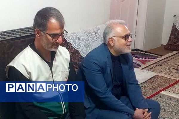 دیدار فرماندار فیروزکوه با خانواده‌های شهدا