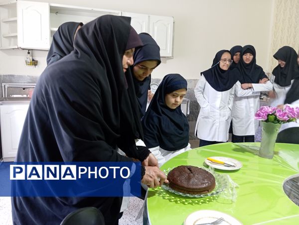 افتتاح کارگاه آشپزی و اتاق گفتگوی انجمن اولیا و مربیان در آموزشگاه ولایت