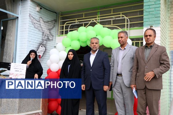 تجلیل مدیرکل آموزش و پرورش آذربایجان غربی از دانشآموز سخنران در نشست با رئیس جمهور