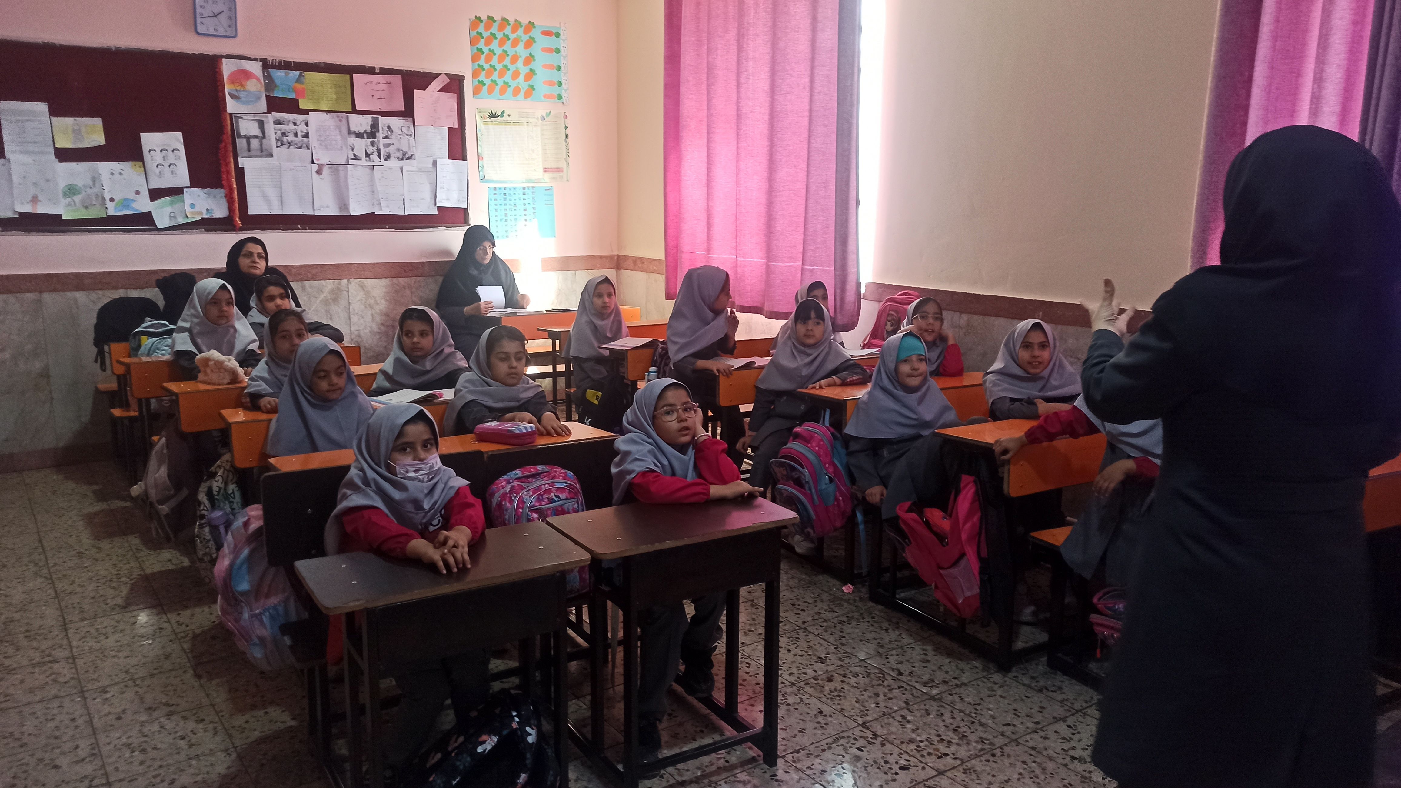 آموزش پدافند غیرعامل در دبستان نیایش