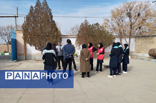 اجرای مانور زلزله در هنرستان شهید شهیدی خلیل آباد 