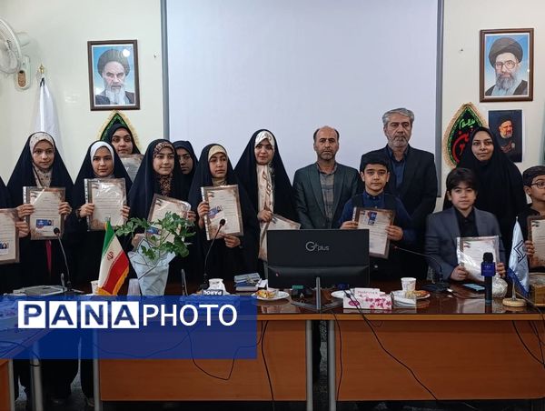 تجلیل از دانش‌آموز خبرنگاران پانا کاشان