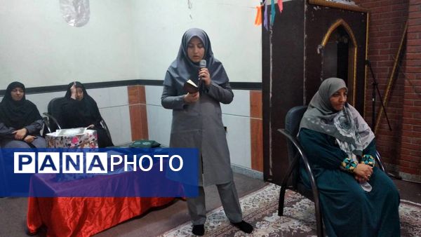 تقدیر از دانش‌آموزان فعال دبیرستان شهیده محبوبه دانش 
