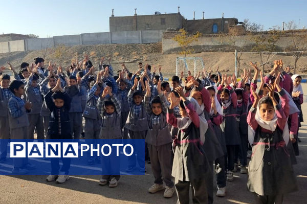 مراسم صبحگاهی دبستان شهید رحمت الله قلعه یزدانی و آموزشگاه آیت الله اراکی