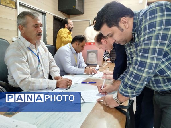 توزیع صندوق‌های اخذ رای دور دوم چهاردهمین دوره انتخابات ریاست جمهوری شهرستان کاشمر 