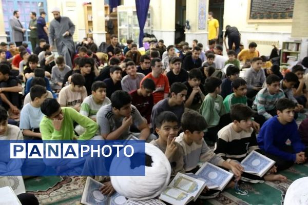 استقبال پرشور دانش‌آموزان شهریاری از آیین معنوی اعتکاف