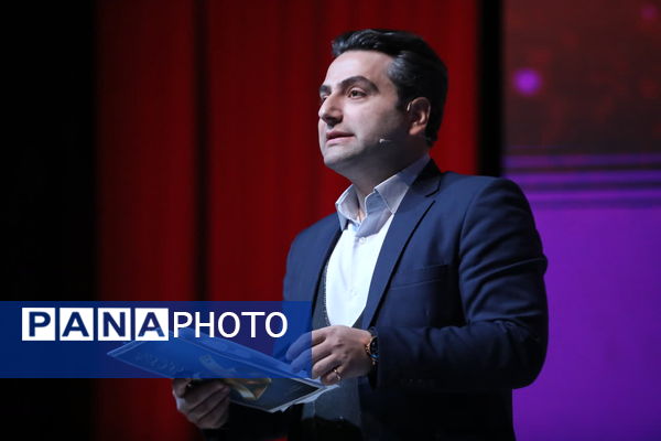 آیین تقدیر از برگزیدگان بیست و ششمین جشنواره تئاتر استان قم