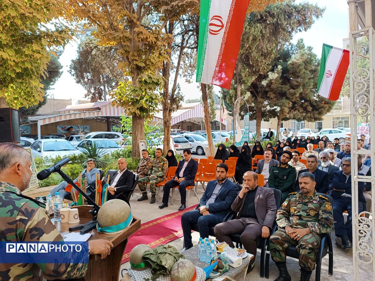 گرامیداشت هفته دفاع مقدس در اداره آموزش و پرورش ناحیه ۳ مشهد