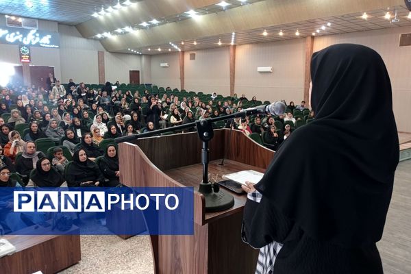 جلسه انجمن اولیا و مربیان دبیرستان پویش در تالار معلم شیراز