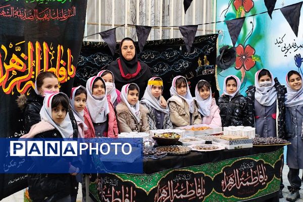 ایستگاه صلواتی در دبستان سارا، میزبان دل‌های کوچک در سوگ حضرت فاطمه(س) بود