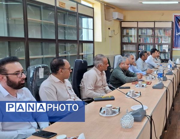 نشست شورای آموزش و پرورش فین با محوریت عدالت آموزشی