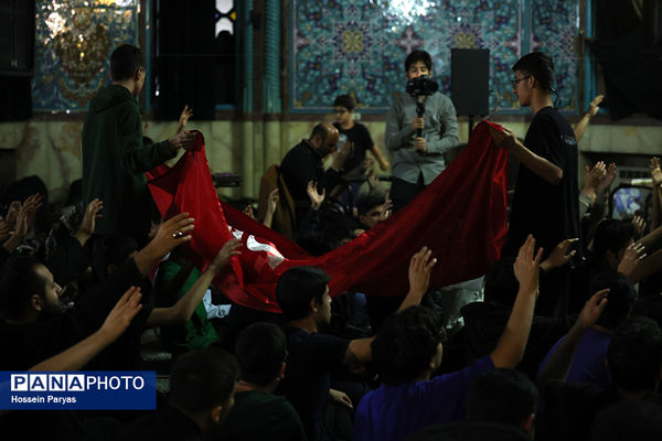 اعتکاف دانش‌آموزی در حسینه ارشاد