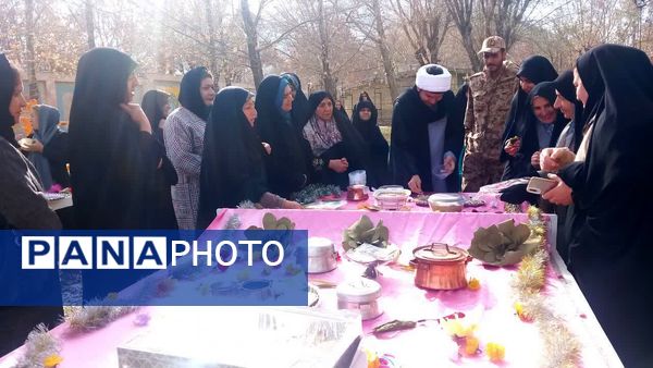 جشنی شاد و رنگین برای بانوان هنرمند شازند