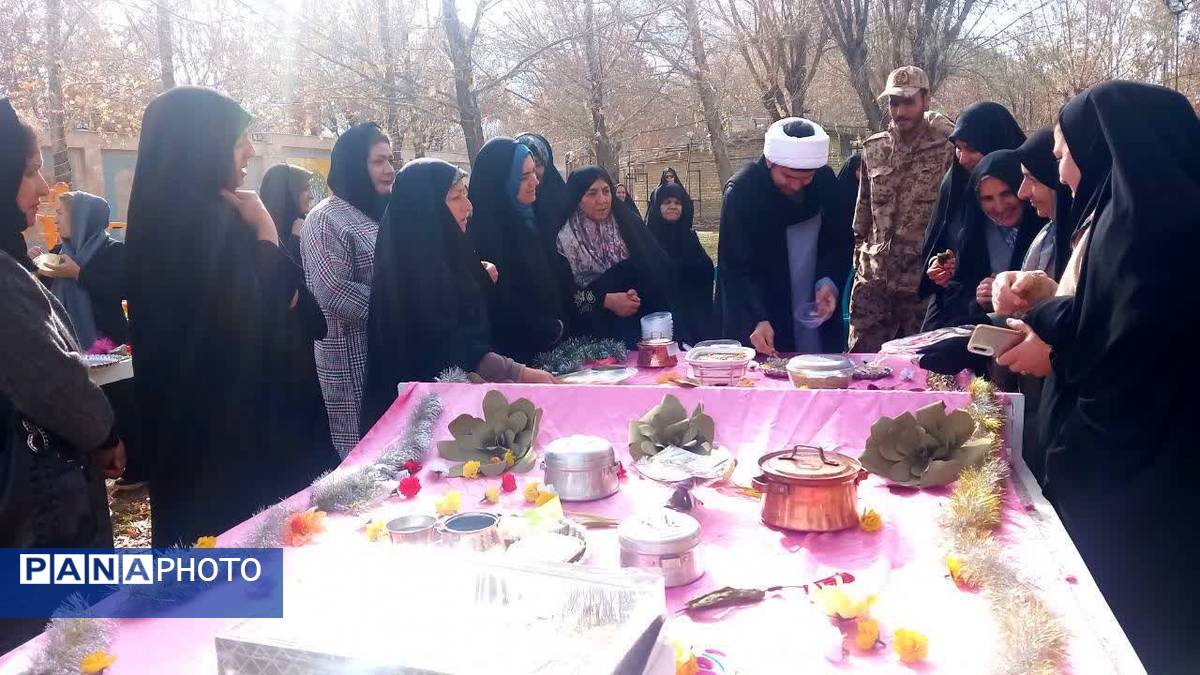 جشنی شاد و رنگین برای بانوان هنرمند شازند