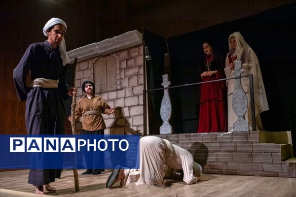 تئاتر «ترسا و پارسا» در جوانرود 