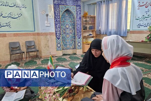 مدارس شهرستان فیروزکوه میزبان محافل انس با قرآن در هفته قرآن، عترت و نماز
