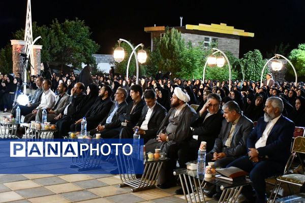 هفته‌ای برای ستایش دانایی؛ جشن معلمان در تالار ملک برگزار شد