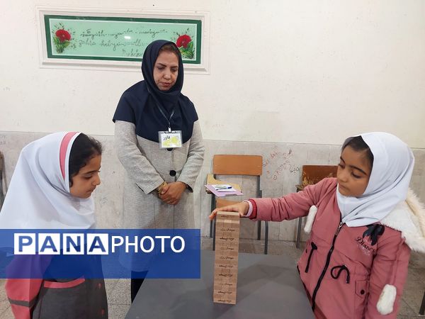 تصاویری زیبا از تمرکز دانش‌آموزان دختر در المپیاد رویش ناحیه۳ شیراز 