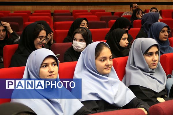 دومین روز از آیین تجلیل از برگزیدگان چهل و دومین دوره مسابقات فرهنگی و هنری دانش‌آموزان شهر تهران