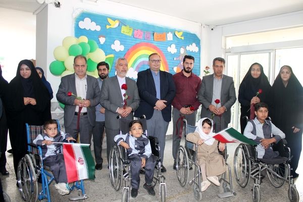 بازدید مدیرکل آموزش و پرورش استان خراسان رضوی از مدرسه خدیجه ی کبری (س) 