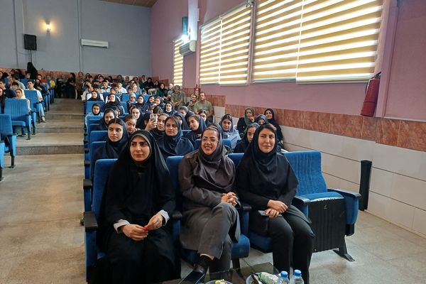 آیین تجلیل از فرهنگیان و دانش‌آموزان مقام‌آور مسابقات ورزشی 