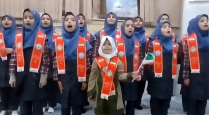 پیوند مسجد ،مدرسه و منزل همراه با بزرگداشت روز دانش آموز در مسجد احمد بن موسی (ع)