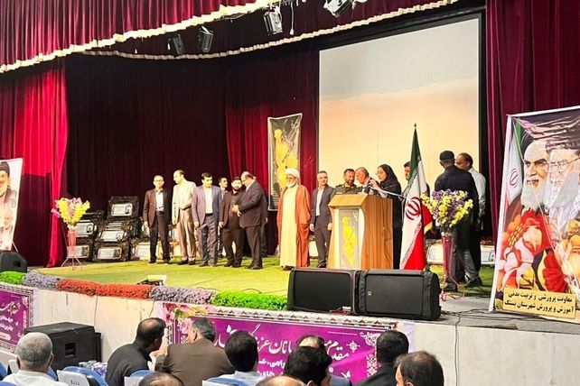 مراسم تجلیل از فرهنگیان‌‌برتر و بازنشستگان بستک